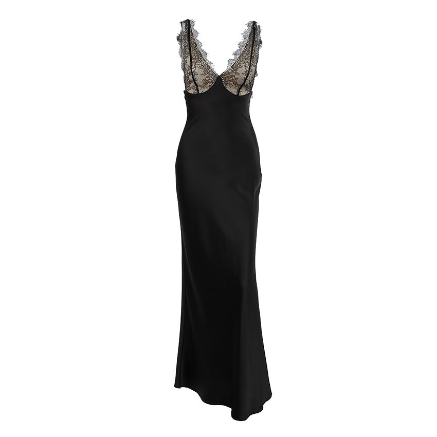 Robe longue , coupe ajustée, en satin avec col en V et surpiqûres en dentelle