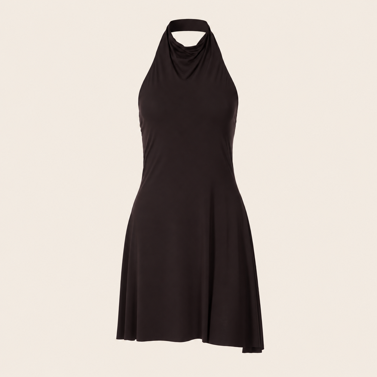 Robe courte asymétrique dos nu — vêtement seul sur fond beige
