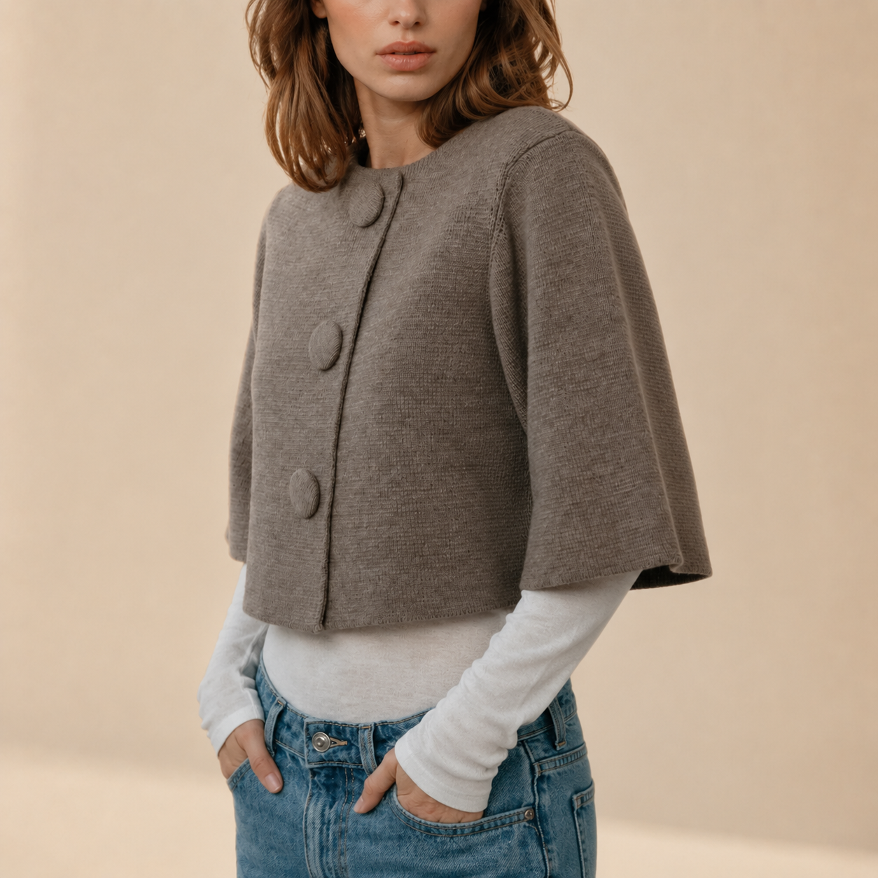Cardigan JADE gris porté, vue trois-quarts
