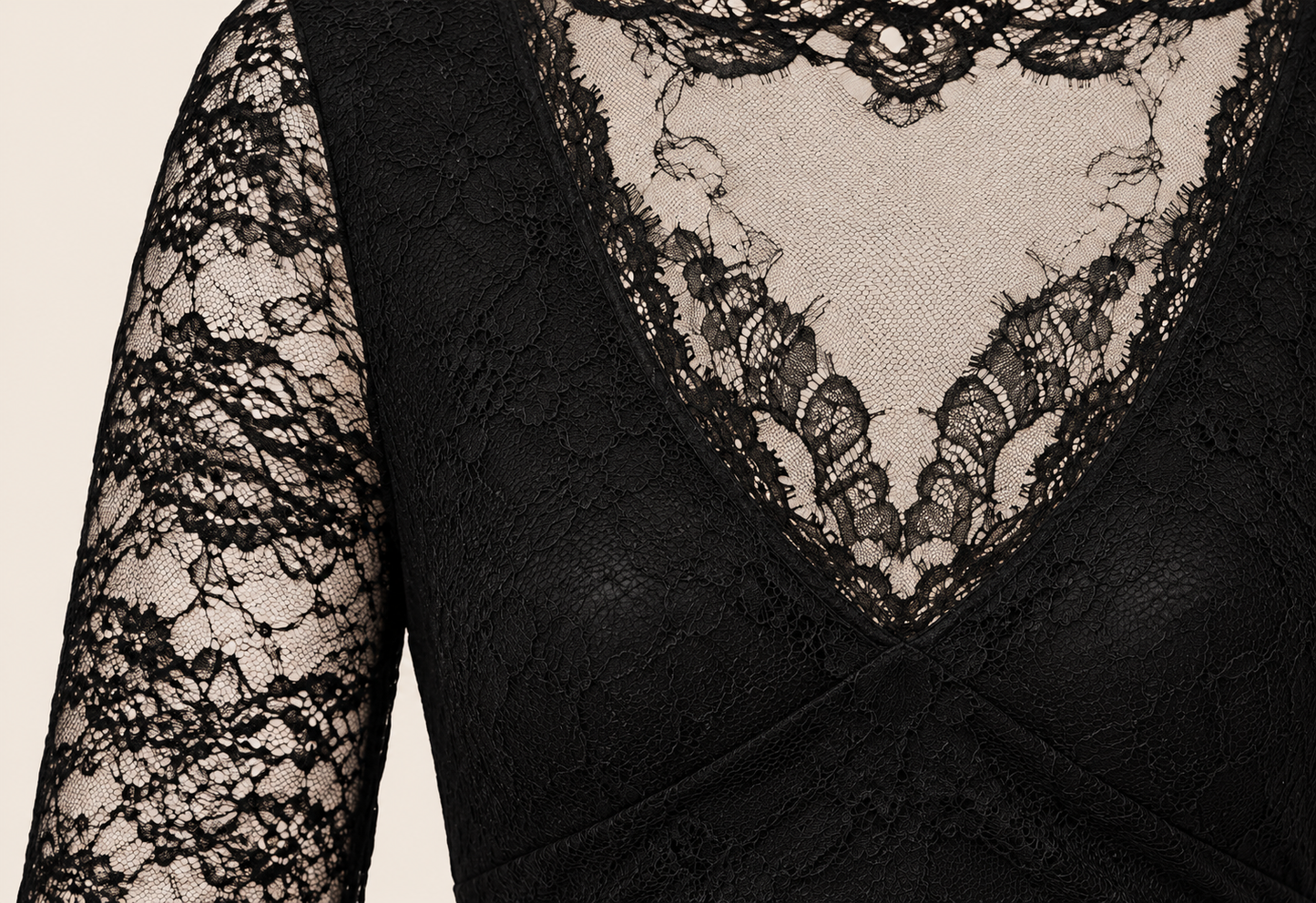 Robe courte en dentelle à liens — détail du vêtement