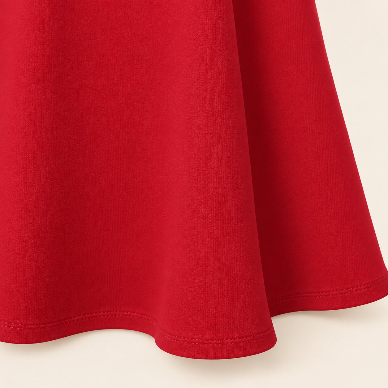 Robe longue à fines bretelles et dentelle — détail du vêtement
