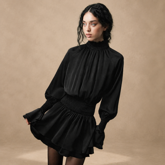 Robe ÈVE satinée noire — vue 2 studio beige