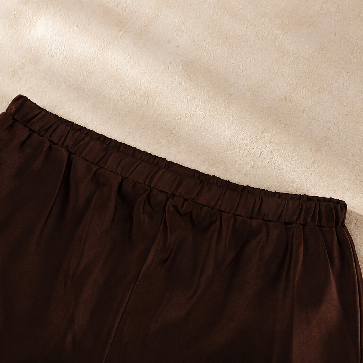 Ensemble MILA brun — vue 3 studio beige