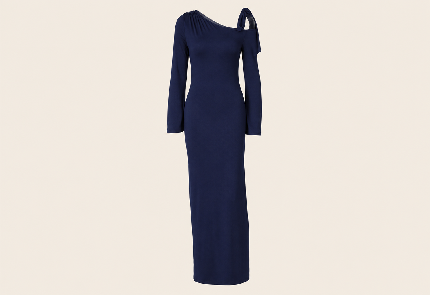 Robe longue asymétrique drapée — vêtement seul sur fond beige
