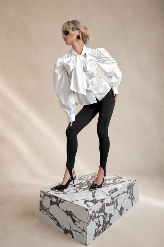 Chemisier ROMY blanc cintré — vue 2 studio beige
