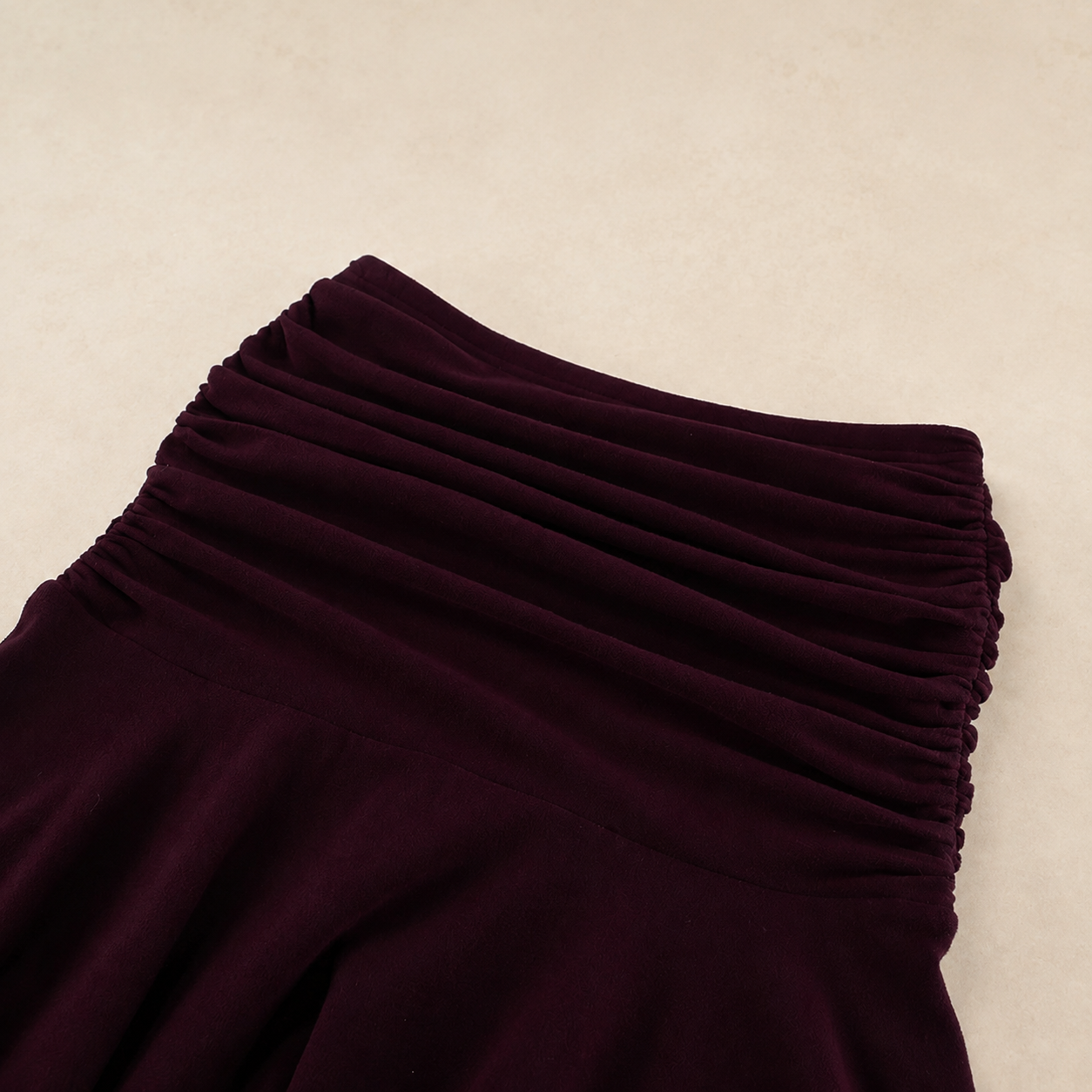 Jupe RUBY drapée bordeaux — vue 3 studio beige