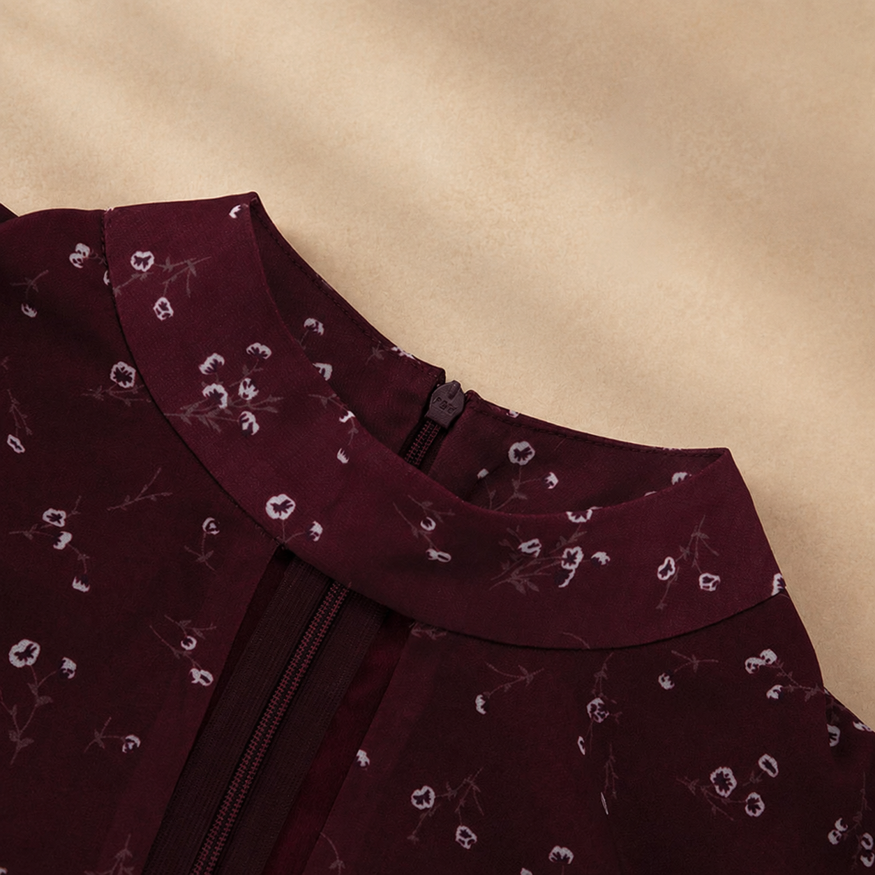 Robe SOFIA fleurie — vue 3 studio beige